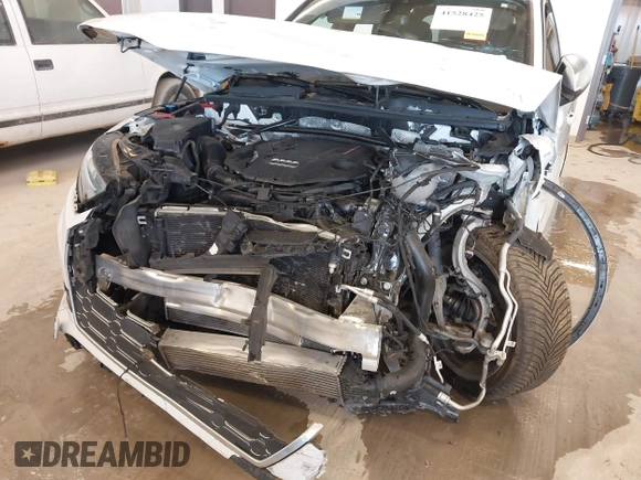 2022 Audi SQ5 Premium Plus with VIN WA1B4AFY5N2043366, listed as a IAAI auction lot 41528425 with 1 mi miles. Bid and sale history available at carsss.com. Image 6.