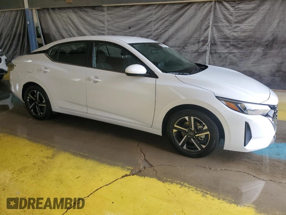 2025 Nissan Sentra SV z VIN 3N1AB8CV4SY307137, wystawiony jako Copart lot #60610765 z przebiegiem 5 226 mil mil oraz Czysty tytuł • Clean title. Historia ofert i sprzedaży dostępna na DreamBid. Obrazek 4.