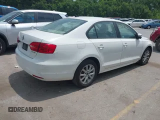 2011 Volkswagen Jetta SE with VIN 3VWDX7AJXBM348012, listed as a IAAI auction lot 42725404 with 235,361 mi miles and . Bid and sale history available at DreamBid. Image 4.