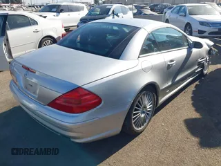 2004 Mercedes-Benz SL 500 z VIN WDBSK75F64F073173, wystawiony jako IAAI lot #41153450 z przebiegiem 85 515 mil mil oraz . Historia ofert i sprzedaży dostępna na DreamBid. Obrazek 4.