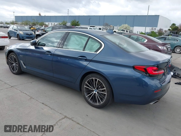 2023 BMW 5 Series 530e z VIN WBA13AG07PCL21918, wystawiony jako IAAI lot #41890108 z przebiegiem 20 790 mil mil oraz . Historia ofert i sprzedaży dostępna na DreamBid. Obrazek 3.