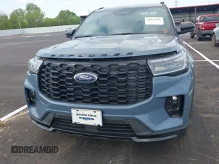 2025 Ford Explorer ST-Line с VIN 1FMUK7KH9SGA91850, выставлен на аукционе IAAI как лот 42028931 с пробегом 5 770 миль миль и . История ставок и продаж доступна на DreamBid. Изображение 12.