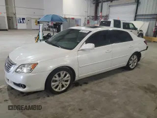 2008 Toyota Avalon XL z VIN 4T1BK36BX8U323789, wystawiony jako Copart lot #59511375 z przebiegiem 151 219 mil mil oraz Szkoda całkowita • Salvage title. Historia ofert i sprzedaży dostępna na DreamBid. Obrazek 1.