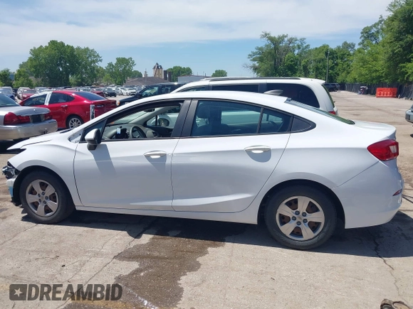 2017 Chevrolet Cruze LS z VIN 1G1BC5SM6H7257771, wystawiony jako IAAI lot #42211908 z przebiegiem 90 005 mil mil oraz . Historia ofert i sprzedaży dostępna na DreamBid. Obrazek 15.