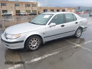 2001 Saab 9-5 with VIN YS3ED48E313047145, listed as a IAAI auction lot 41725537 with 137,708 mi miles. Bid and sale history available at carsss.com. Image 2.