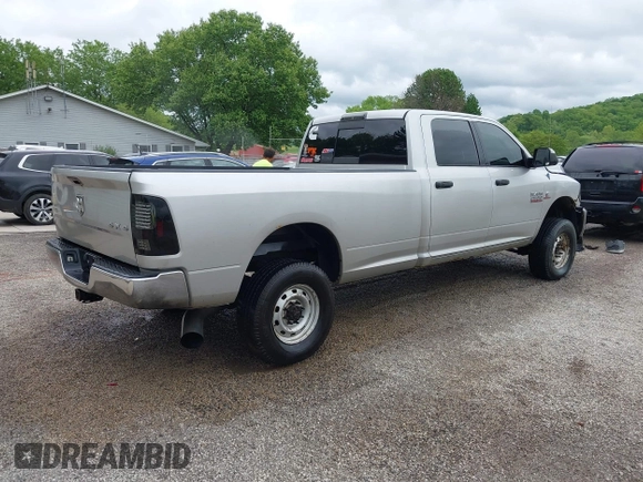 2013 Ram 2500 SLT z VIN 3C6UR5JL9DG571444, wystawiony jako IAAI lot #42210589 z przebiegiem 143 029 mil mil oraz . Historia ofert i sprzedaży dostępna na DreamBid. Obrazek 4.