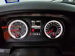 2018 Ram 1500 Express with VIN 1C6RR6FG2JS171561, listed as a Copart auction lot 60027605 with 103,648 mi miles and Clean title. Bid and sale history available at DreamBid. Image 9.
