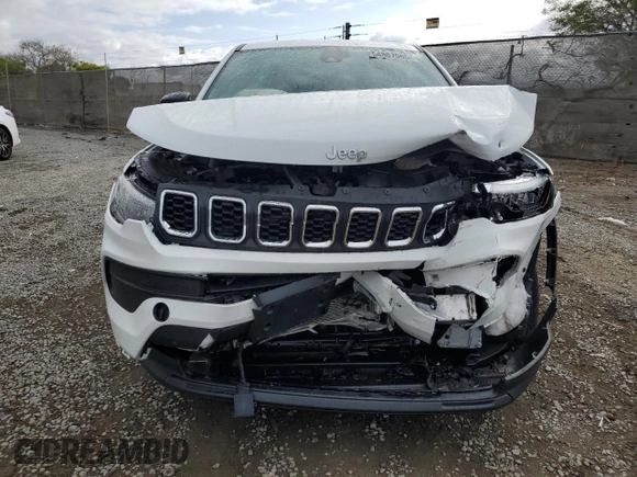 2024 Jeep Compass Sport с VIN 3C4NJDAN3RT125983, выставлен на аукционе Copart как лот 54887065 с пробегом 13 030 миль миль и Списание • Salvage title. История ставок и продаж доступна на DreamBid. Изображение 5.