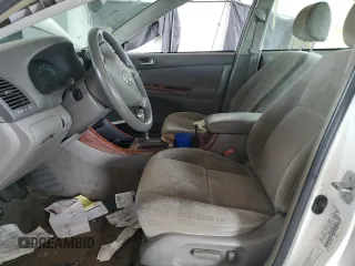 2002 Toyota Camry LE z VIN 4T1BE32K82U108626, wystawiony jako Copart lot #59215024 z przebiegiem Nie podano mil oraz Szkoda całkowita • Salvage title. Historia ofert i sprzedaży dostępna na DreamBid. Obrazek 7.