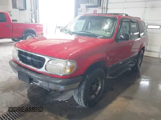 1998 Ford Explorer XLT z VIN 1FMZU35P3WUA50049, wystawiony jako IAAI lot #42239678 z przebiegiem 159 126 mil mil oraz . Historia ofert i sprzedaży dostępna na DreamBid. Obrazek 2.