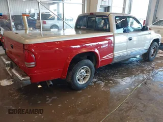 1998 Dodge Dakota SLT z VIN 1B7GL22YXWS762222, wystawiony jako IAAI lot #41250956 z przebiegiem 195 027 mil mil oraz . Historia ofert i sprzedaży dostępna na DreamBid. Obrazek 4.