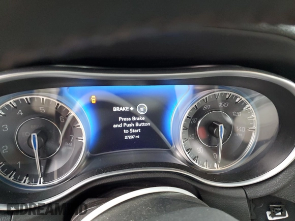 2022 Chrysler 300 Touring L with VIN 2C3CCADGXNH184954, listed as a Copart auction lot 84247384 with 27,297 mi miles and Salvage Title. Bid and sale history available at carsss.com. Image 9.