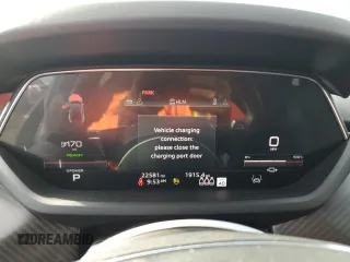 2022 Audi RS e-tron GT z VIN WAUBHBFW4N7901781, wystawiony jako Copart lot #75124364 z przebiegiem 22 581 mil mil oraz Nie do naprawy. Historia ofert i sprzedaży dostępna na DreamBid. Obrazek 9.
