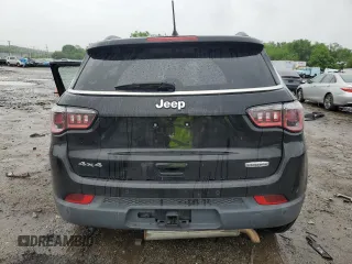 2018 Jeep Compass Latitude z VIN 3C4NJDBB5JT100723, wystawiony jako Copart lot #56203895 z przebiegiem Nie podano mil oraz Szkoda całkowita • Salvage title. Historia ofert i sprzedaży dostępna na DreamBid. Obrazek 6.