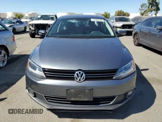 2011 Volkswagen Jetta SEL с VIN 3VWGX7AJXBM320093, выставлен на аукционе Copart как лот 72485144 с пробегом 102 800 миль миль и Списание • Salvage title. История ставок и продаж доступна на DreamBid. Изображение 5.