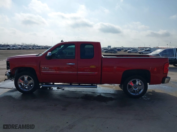 2013 Chevrolet Silverado 1500 LT with VIN 1GCRCSE05DZ286934, listed as a IAAI auction lot 41522331 with 152,077 mi miles. Bid and sale history available at carsss.com. Image 15.