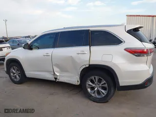 2014 Toyota Highlander XLE with VIN 5TDKKRFH3ES038170, listed as a IAAI auction lot 41740889 with 215,715 mi miles. Bid and sale history available at carsss.com. Image 6.