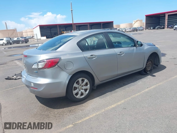 2013 Mazda 3 i Sport z VIN JM1BL1U74D1735108, wystawiony jako IAAI lot #42138724 z przebiegiem 114 856 mil mil oraz . Historia ofert i sprzedaży dostępna na DreamBid. Obrazek 4.