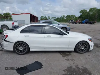 2019 Mercedes-Benz C 300 z VIN 55SWF8EB4KU318644, wystawiony jako IAAI lot #42627064 z przebiegiem 60 400 mil mil oraz . Historia ofert i sprzedaży dostępna na DreamBid. Obrazek 13.