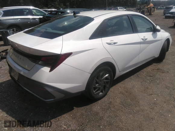 2024 Hyundai Elantra SEL z VIN KMHLM4DG8RU678626, wystawiony jako IAAI lot #42794258 z przebiegiem 53 871 mil mil oraz . Historia ofert i sprzedaży dostępna na DreamBid. Obrazek 4.