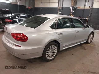 2016 Volkswagen Passat SE z VIN 1VWBT7A30GC020823, wystawiony jako IAAI lot #42204074 z przebiegiem 87 784 mil mil oraz . Historia ofert i sprzedaży dostępna na DreamBid. Obrazek 4.