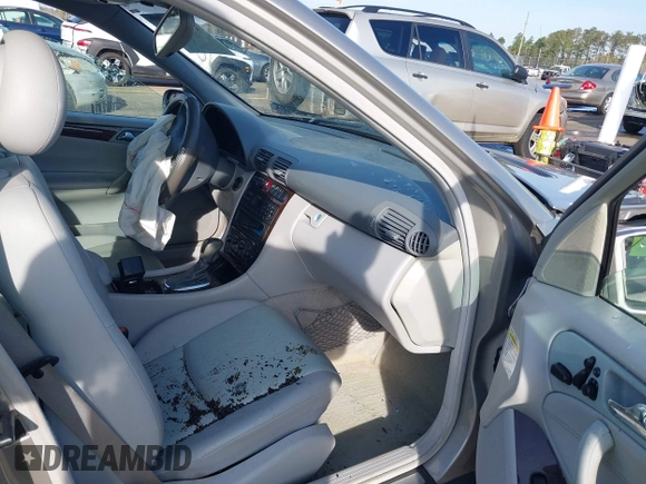 2004 Mercedes-Benz C 240 z VIN WDBRF61J74A618477, wystawiony jako IAAI lot #41894135 z przebiegiem 103 171 mil mil oraz . Historia ofert i sprzedaży dostępna na DreamBid. Obrazek 5.