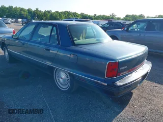 1995 Oldsmobile 98 Regency Elite Series I - 1SB z VIN 1G3CX52K4S4314539, wystawiony jako IAAI lot #42377503 z przebiegiem 125 856 mil mil oraz . Historia ofert i sprzedaży dostępna na DreamBid. Obrazek 3.