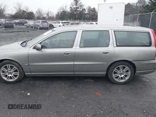 2006 Volvo V70 2.4L with VIN YV1SW640X62590834, listed as a IAAI auction lot 41113922 with 253,254 mi miles. Bid and sale history available at carsss.com. Image 14.