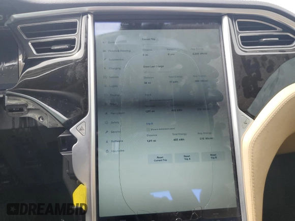 2013 Tesla Model S z VIN 5YJSA1CN8DFP22679, wystawiony jako Copart lot #51812615 z przebiegiem 1 211 mil mil oraz Czysty tytuł • Clean title. Historia ofert i sprzedaży dostępna na DreamBid. Obrazek 9.