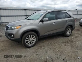 2011 Kia Sorento EX z VIN 5XYKU4A25BG002005, wystawiony jako Copart lot #56504425 z przebiegiem 192 744 mil mil oraz Szkoda całkowita • Salvage title. Historia ofert i sprzedaży dostępna na DreamBid. Obrazek 1.