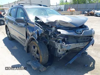 2018 Toyota RAV4 LE с VIN JTMBFREVXJJ745379, выставлен на аукционе IAAI как лот 42269832 с пробегом Не указан миль и . История ставок и продаж доступна на DreamBid. Изображение 6.