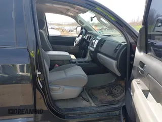 2010 Toyota Tundra 4WD Truck with VIN 5TFUM5F14AX015516, listed as a IAAI auction lot 42118639 with 204,489 mi miles. Bid and sale history available at carsss.com. Image 5.