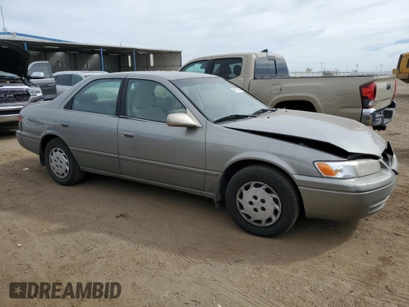 1998 Toyota Camry LE z VIN JT2BG28K7W0215608, wystawiony jako Copart lot #49919085 z przebiegiem 182 353 mil mil oraz Czysty tytuł • Clean title. Historia ofert i sprzedaży dostępna na DreamBid. Obrazek 4.
