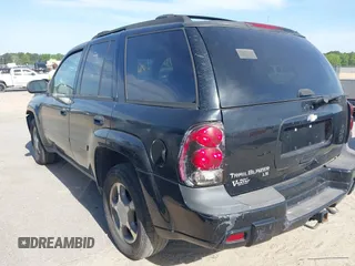 2007 Chevrolet TrailBlazer LS with VIN 1GNDS13S672255756, listed as a IAAI auction lot 42080597 with 194,335 mi miles. Bid and sale history available at carsss.com. Image 17.