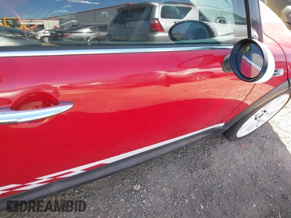 2005 MINI Hardtop S with VIN WMWRE33415TD92159, listed as a IAAI auction lot 42006711 with 110,935 mi miles and . Bid and sale history available at DreamBid. Image 14.