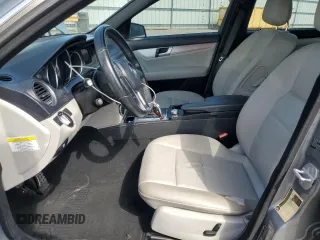 2013 Mercedes-Benz C 250 Sport z VIN WDDGF4HB5DR247239, wystawiony jako Copart lot #55534235 z przebiegiem 150 674 mil mil oraz Szkoda całkowita • Salvage title. Historia ofert i sprzedaży dostępna na DreamBid. Obrazek 7.
