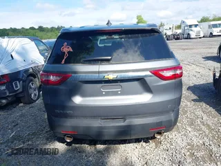 2020 Chevrolet Traverse LS z VIN 1GNERFKW3LJ310374, wystawiony jako IAAI lot #41320911 z przebiegiem 35 551 mil mil oraz . Historia ofert i sprzedaży dostępna na DreamBid. Obrazek 16.