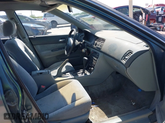1996 Honda Accord LX with VIN 1HGCD5633TA286104, listed as a IAAI auction lot 42004112 with 186,586 mi miles and . Bid and sale history available at carsss.com. Image 5.
