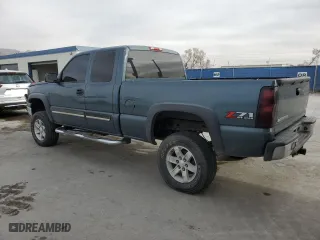 2006 Chevrolet Silverado 1500 LT1 with VIN 1GCEK19Z96Z298740, listed as a Copart auction lot 44992845 with 180,936 mi miles and Salvage Title. Bid and sale history available at carsss.com. Image 2.