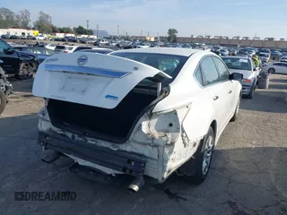 2014 Nissan Altima S with VIN 1N4AL3AP3EN355348, listed as a IAAI auction lot 41596162 with 131,291 mi miles and . Bid and sale history available at carsss.com. Image 4.
