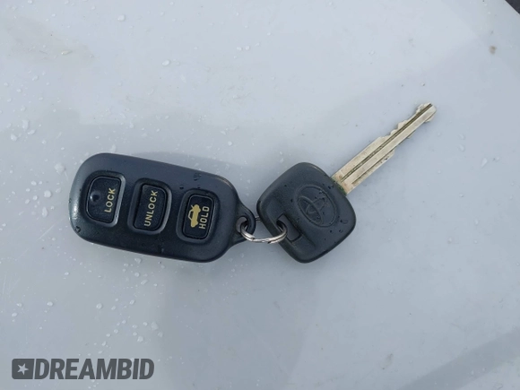 2006 Toyota Camry STD z VIN 4T1BE32K86U157718, wystawiony jako IAAI lot #41805465 z przebiegiem 327 299 mil mil oraz . Historia ofert i sprzedaży dostępna na DreamBid. Obrazek 11.