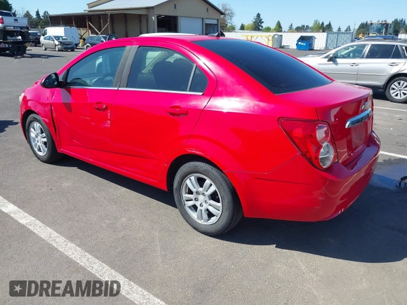2014 Chevrolet Sonic LT z VIN 1G1JC5SHXE4203739, wystawiony jako IAAI lot #42030758 z przebiegiem 112 438 mil mil oraz . Historia ofert i sprzedaży dostępna na DreamBid. Obrazek 3.