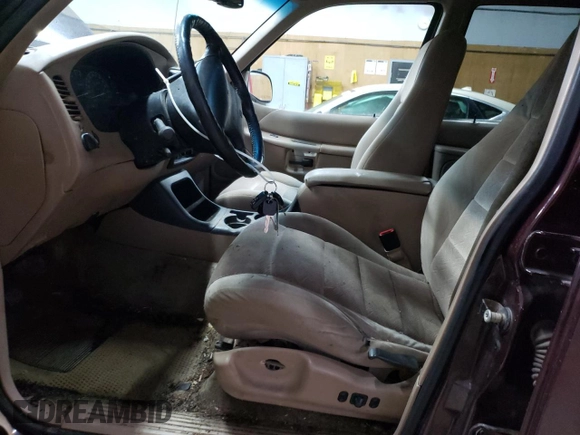 2000 Ford Explorer XLT z VIN 1FMZU83P9YUB00147, wystawiony jako Copart lot #53333565 z przebiegiem 261 828 mil mil oraz Czysty tytuł • Clean title. Historia ofert i sprzedaży dostępna na DreamBid. Obrazek 7.