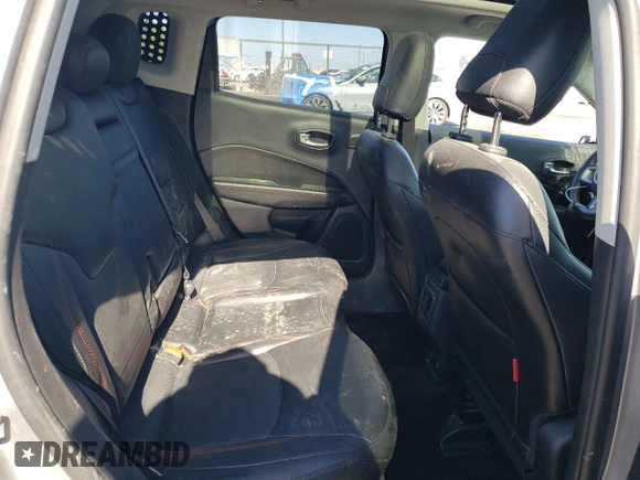 2019 Jeep Compass Trailhawk z VIN 3C4NJDDB7KT661987, wystawiony jako Copart lot #56064785 z przebiegiem Nie podano mil oraz Szkoda całkowita • Salvage title. Historia ofert i sprzedaży dostępna na DreamBid. Obrazek 10.