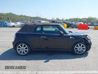 2012 MINI Convertible S с VIN WMWZP3C52CT550179, выставлен на аукционе IAAI как лот 42046285 с пробегом 87 718 миль миль и . История ставок и продаж доступна на DreamBid. Изображение 12.