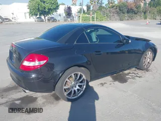 2005 Mercedes-Benz SLK 230/320 z VIN WDBWK56F85F051357, wystawiony jako IAAI lot #42298379 z przebiegiem 50 038 mil mil oraz . Historia ofert i sprzedaży dostępna na DreamBid. Obrazek 4.