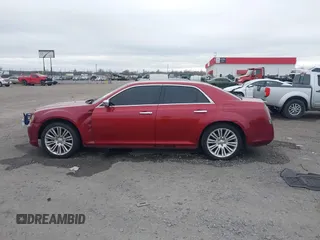 2012 Chrysler 300 Limited z VIN 2C3CCACG7CH250858, wystawiony jako IAAI lot #41709739 z przebiegiem 236 991 mil mil oraz . Historia ofert i sprzedaży dostępna na DreamBid. Obrazek 14.