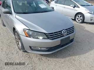 2013 Volkswagen Passat SEL Premium z VIN 1VWCP7A39DC045689, wystawiony jako IAAI lot #41903244 z przebiegiem 199 385 mil mil oraz . Historia ofert i sprzedaży dostępna na DreamBid. Obrazek 6.