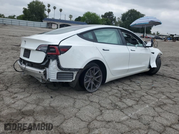 2022 Tesla Model 3 z VIN 5YJ3E1EA8NF244865, wystawiony jako Copart lot #55698465 z przebiegiem Nie podano mil oraz Szkoda całkowita • Salvage title. Historia ofert i sprzedaży dostępna na DreamBid. Obrazek 3.