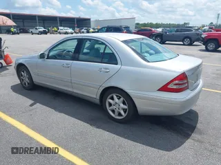 2002 Mercedes-Benz C 230/260/280/320 z VIN WDBRF61J92F276921, wystawiony jako IAAI lot #42507459 z przebiegiem 120 560 mil mil oraz . Historia ofert i sprzedaży dostępna na DreamBid. Obrazek 3.